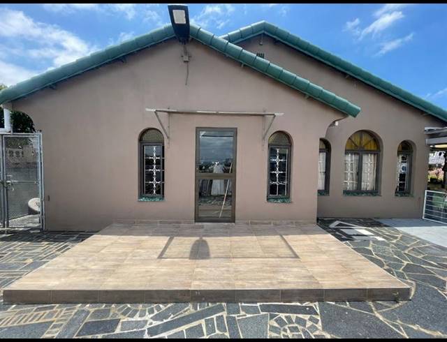 4 BEDROOM HOUSE FOR SALE IN LONGCROFT